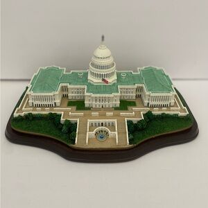 Danbury Mint U.S. Capitol Building Sculpture Replica Washington DC